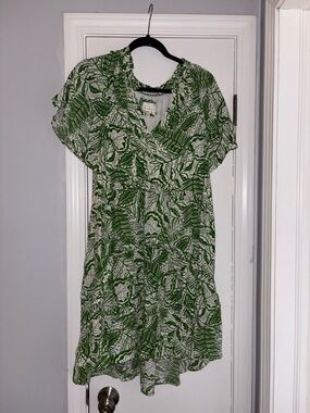 Anthropologie Green & White Leaf Print Short Sleeve Dress